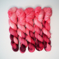 Preview: Romantische Rosen - 100g Merino-Sockenwolle 6-fach, handgefärbt