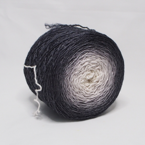 Raven* Gradient yarn 75/25 Merino/Silk - Fingering