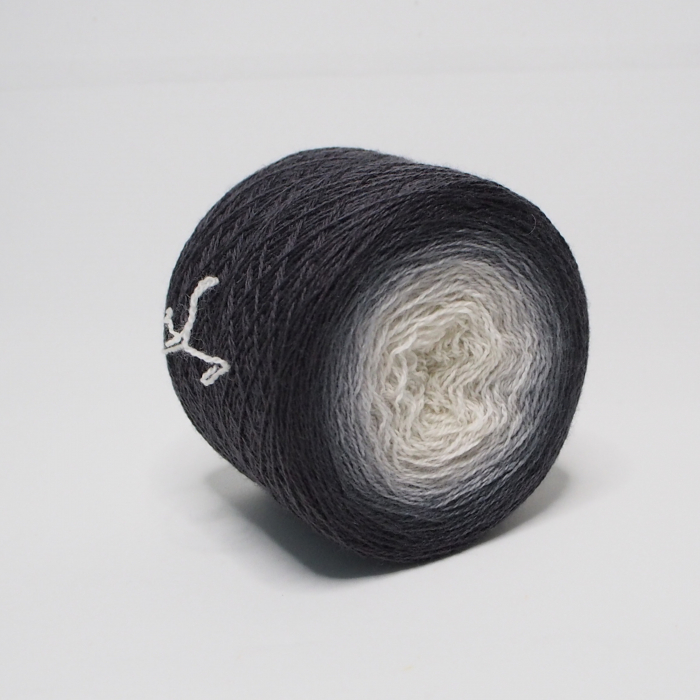 Raven - Gradient yarn Merino - Lace