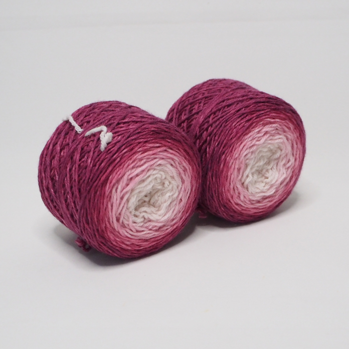 Red Velvet - 2 x 50g Merino-Sockyarn, sport weight - gradient