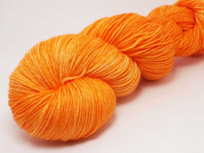 Soft orange - Merino-Sockyarn, fingering weight